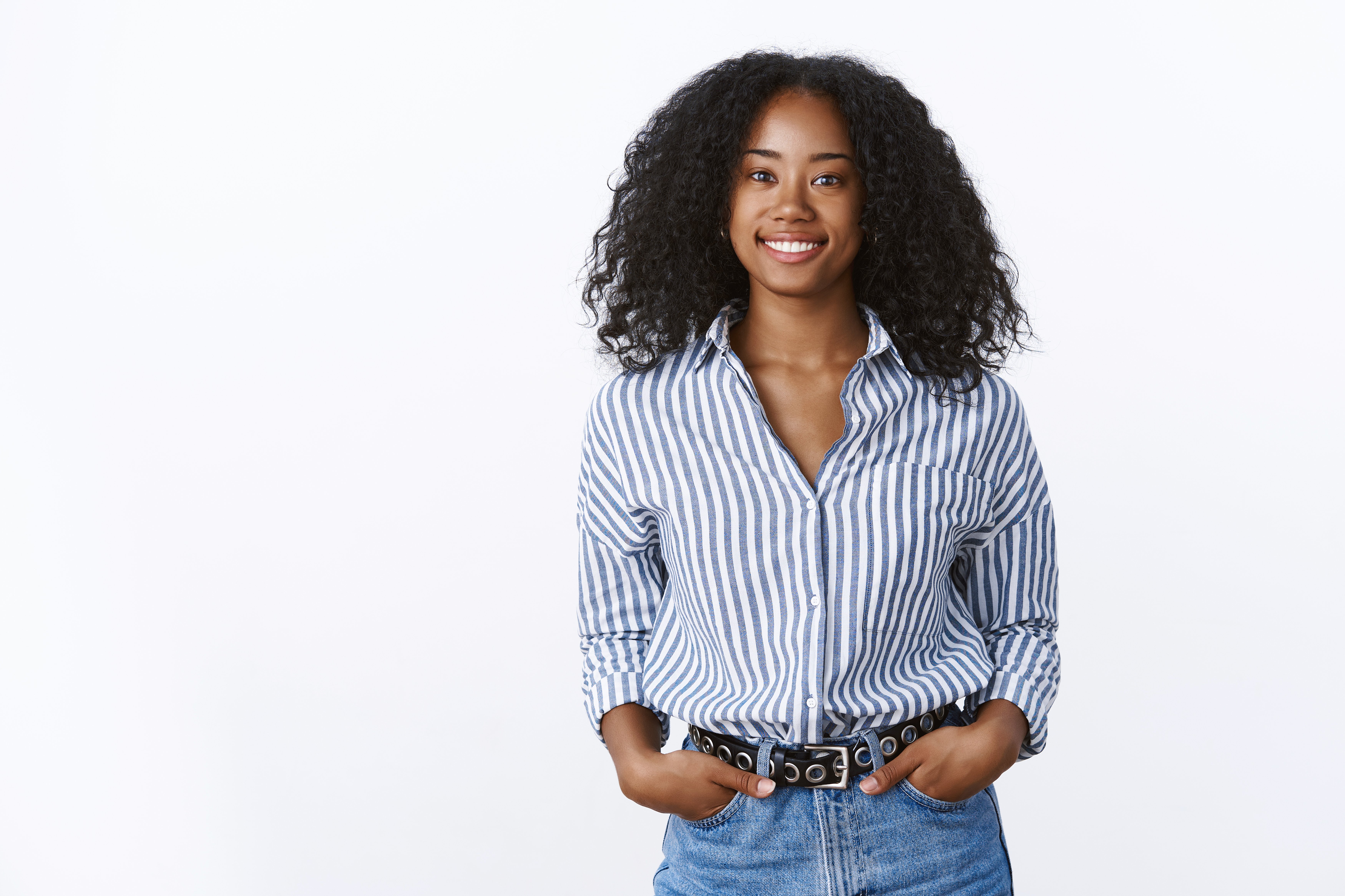 charismatic-cheerful-attractive-african-american-woman-curly-haircut-wearing-shirt-holding-hands-pockets-confident-outgoing-smiling-talking-pleasant-conversation-feeling-self-assured-relaxed